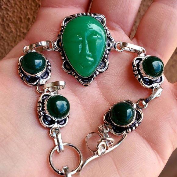 New Carved Face Green Onyx Silver Bangle Bracelet. - Picture 10 of 12